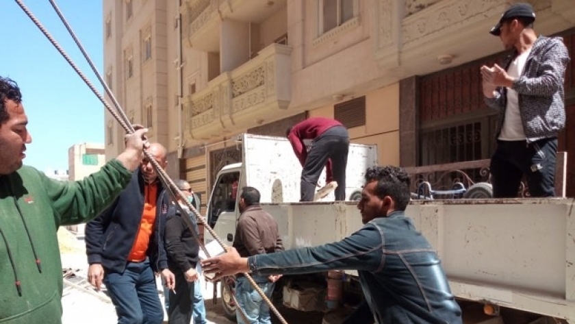 جانب من اعمال ازالة مخالفات البناء بدون ترخيص بمدينة مرسى مطروح