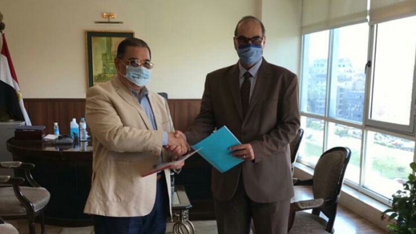 "هيئة المستشفيات التعليمية" توقع بروتوكول تعاون مع "صحة القاهرة"