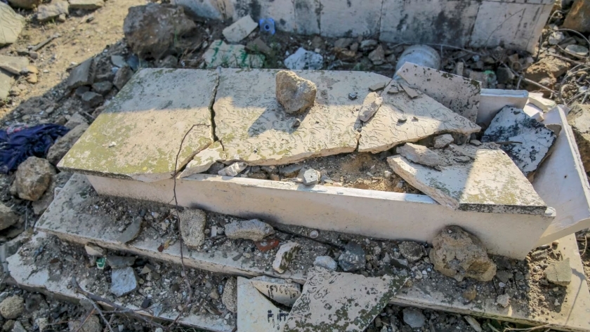 آثار تدمير الاحتلال الإسرائيلي لمقابر قطاع غزة