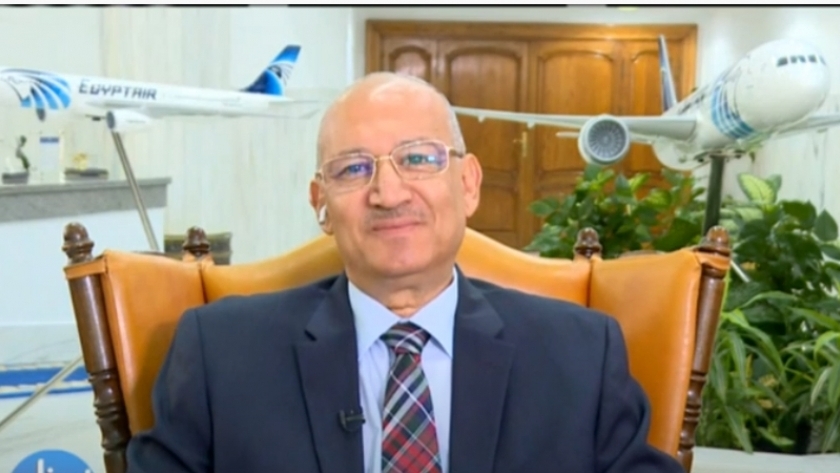 الطيار رشدي زكريا رئيس الشركة القابضة لمصر للطيران