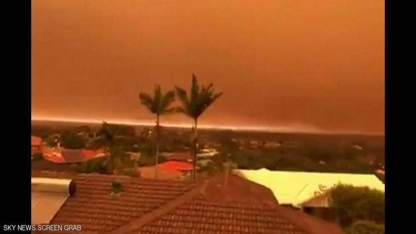 السماء تكتسي باللون الأحمر في أستراليا بسبب الحرائق
