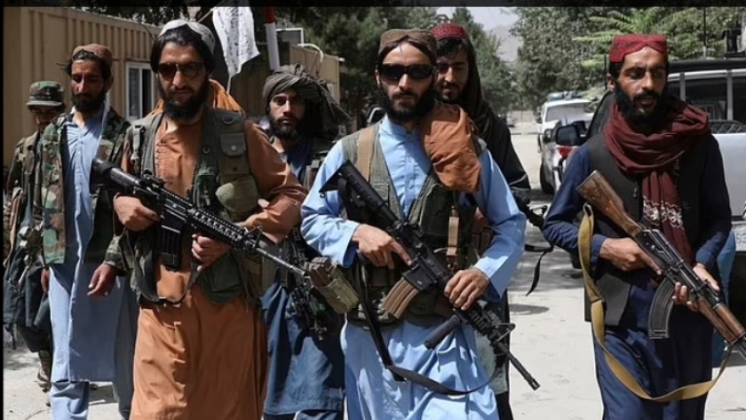 حركة طالبان وعدت بمحاسبة مسلحيها الذين تسببوا في مقتل وجرح 70 خلال احتفالات بالسيطرة على  معقل المعارضة