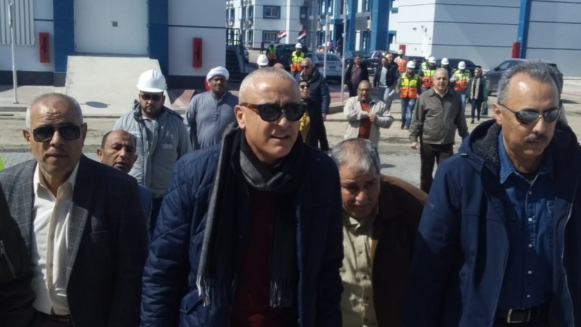 نائب رئيس "المجتمعات العمرانية" يتفقد محطة تحلية مياه البحر  شرق بورسعيد 