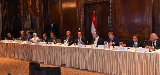 لقاء الرئيس مع أعضاء غرفة التجارة الأمريكية ومجلس الأعمال المصرى – الأمريكى