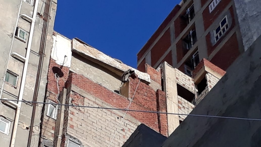 انهيار أجزاء من عقار بمنطقة أبو قير في الإسكندرية