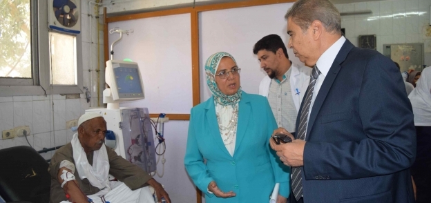 محافظ المنيا يتفقد إحدي المستشفيات