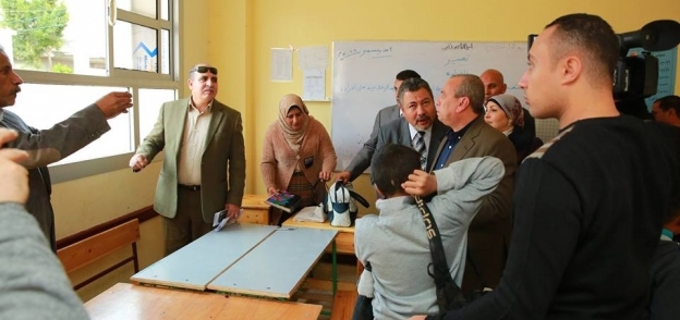 محافظ كفر الشيخ خلال افتتاحه مدرسة بفوه