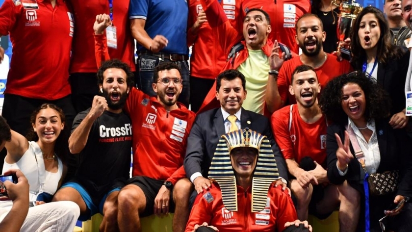 وزير الرياضة يحتفل مع أبطال الخماسي الحديث
