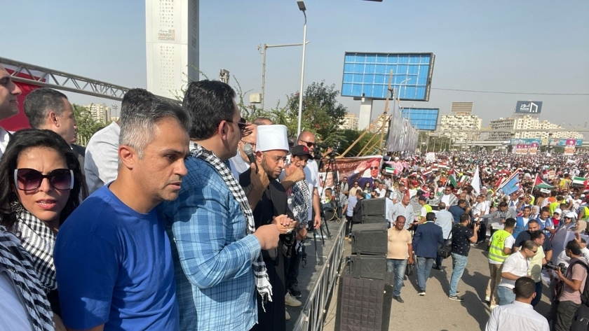 النائب أحمد فتحي يشارك فى وقفة أمام النصب التذكارى لدعم القضية الفلسطينية