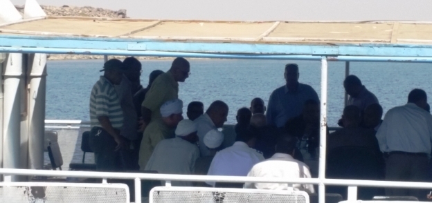 محلب يلتقى بصيادي بحيرة ناصر ويستمع لمطالبهم