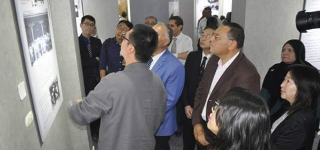 رئيس جامعة قناة السويس وقنصل الصين يفتتحان متحف للأديب كوموجو بمعهد كونفشيوس الجديد.