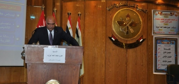 عمرو أبو زيد أثناء مناقشة الرسالة