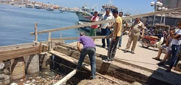 إزالة حالة تعدي علي نهر النيل بمدينة عزبة البرج