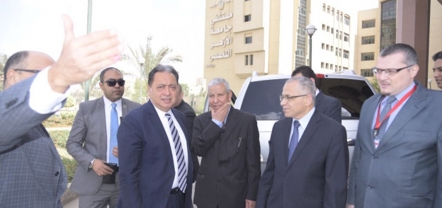 وزير الصحة خلال زيارته لمستشفى جامعة الأزهر