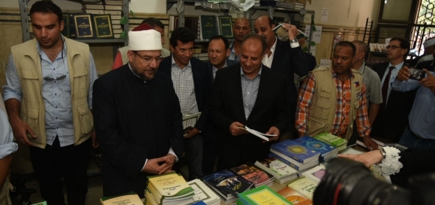 وزير الأوقاف يفتتح معرض كتاب للمجلس الأعلي للشئون الإسلامية بالإسكندري