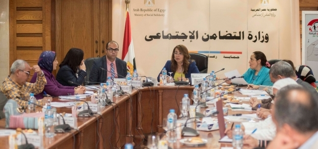 غادة والى وزيرة التضامن الاجتماعى خلال الاجتماع