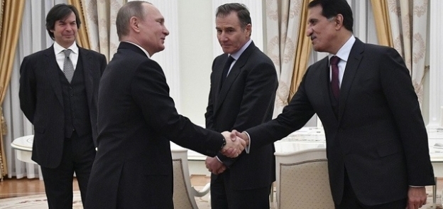 الرئيس الروسي فلاديمير بوتين ورئيس جهاز قطر للاستثمار عبد الله آل ثاني