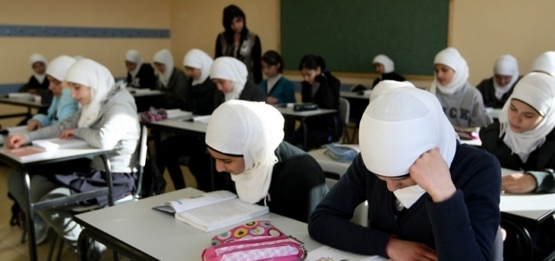 "التربية الفلسطينية": إسرائيل تربط ترميم مدارس القدس باعتماد مناهجها