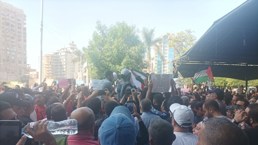 تضامن المصلين بمسجد مصطفى محمود