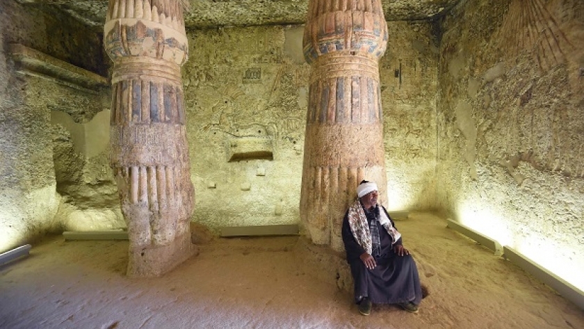 عظمة الحضارة المصرية القديمة محفوظة داخل جدران مقبرة تونا الجبل