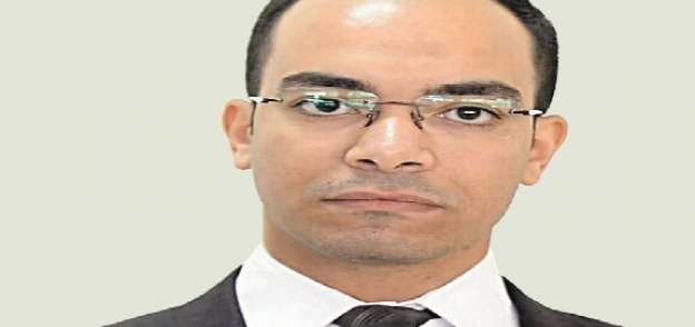 خالد رشاد محمد الطالب بالفرقة الخامسة صيدلة جامعة المنيا