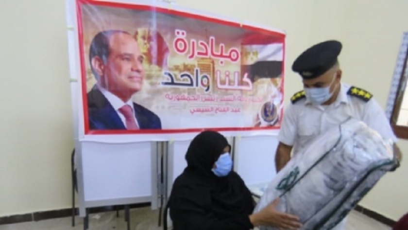 وزارة الداخلية توجه قوافل طبية وتوزع مساعدات عينية بنطاق شمال سيناء
