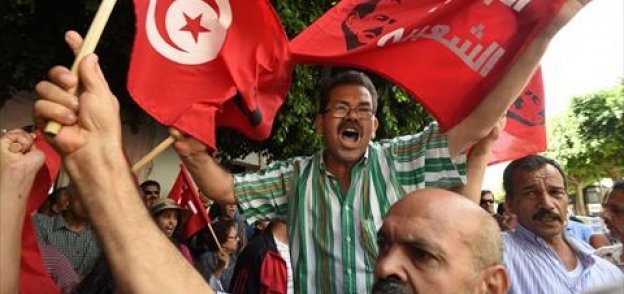 بالصور| مظاهرات غاضبة قبل افتتاح جلسة لقضية بلعيد في تونس
