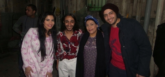أميرة هاني مع أبطال فيلم "ما يصحش كدة"