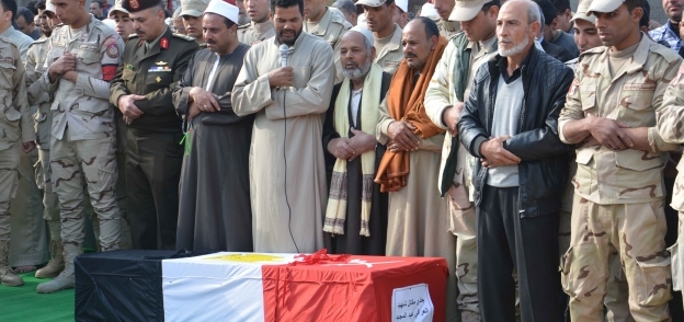 أهالى الدقهلية يؤدون صلاة الجنازة على الشهيد عراقى عبدالمجيد