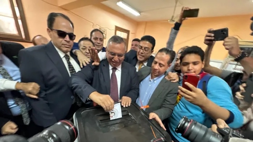 المرشح الرئاسي عبد السند يمامة يُدلي بصوته في الانتخابات