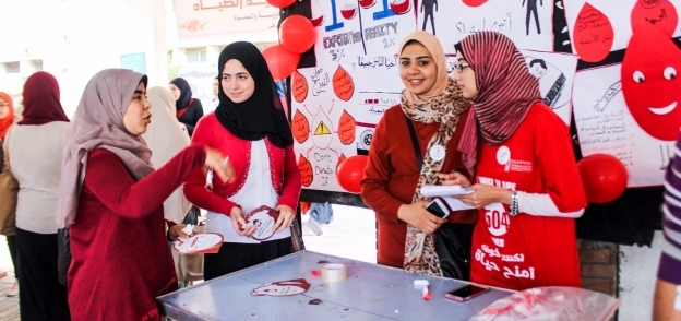 " اهمية التبرع بالدم" .. حملة لطلاب صيدلة طنطا