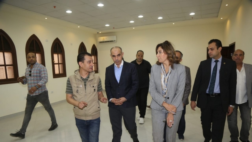 الدكتورة نيفين الكيلاني وزيرة الثقافة في قصر ثقافة روض الفرج