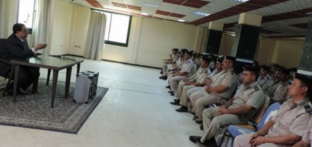 مدير امن كفر الشيخ يُكرم أفراد الشرطة المتميزين