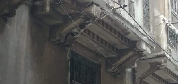 سقوط أجزاء من "بلكونة" بوسط الإسكندرية دون إصابات
