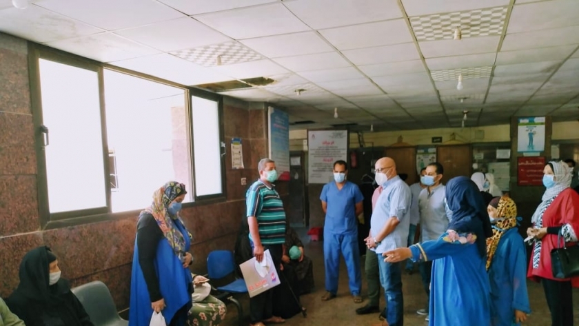 لحظة خروج المتعافين من فيروس كورونا بمستشفى الصدر