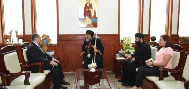 بالصور| البابا تواضروس يلتقي مساعد وزير الخارجية وسفير مصر بأورجواي