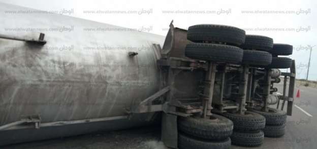 إنقلاب سيارة محملة بغاز على طريق كفر الشيخ الدولى