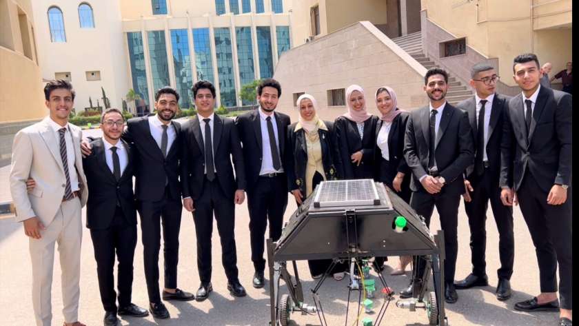 طلاب هندسة كفر الشيخ يبتكرون روبوتا للتخلص من العشب الضار