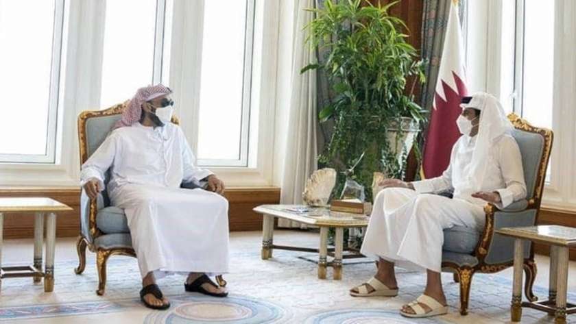 أمير قطر تميم بن حمد بن خليفة آل ثاني والشيخ طحنون بن زايد آل نهيان