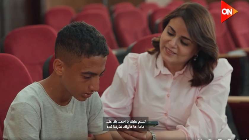 مشهد مبكي لأحد لاعبي " كابيتانو مصر" لبعده عن والده ووالدته (فيديو)