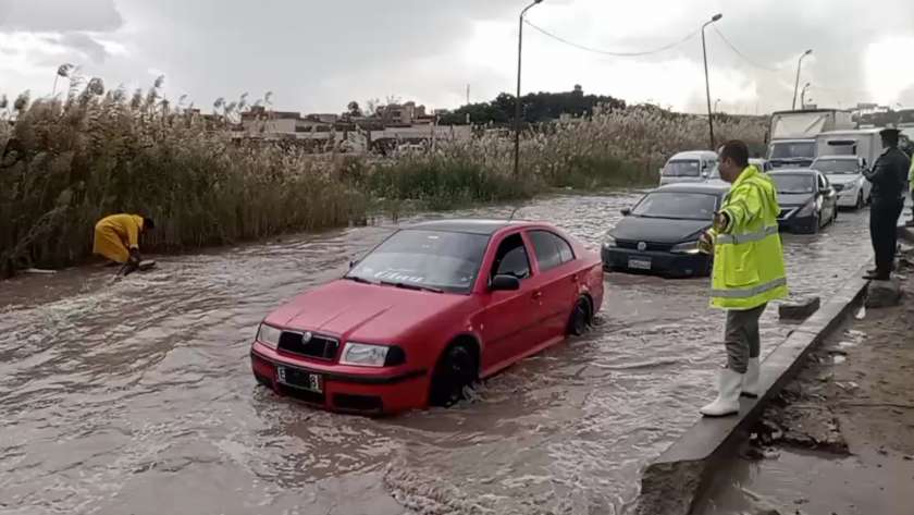 أمطار غزيرة ضربت الإسكندرية المصرية بالتزامن مع موجة طقس سيئ عربية