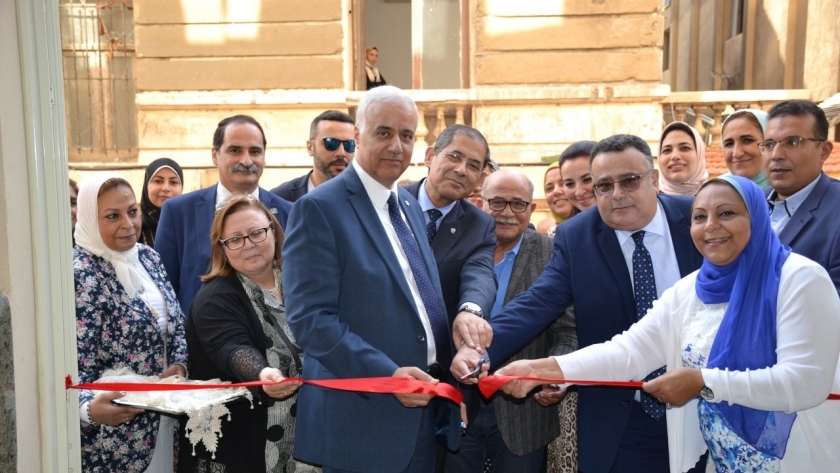 رئيس جامعة الإسكندرية يفتتح مبنى العمارة والنحت بكلية الفنون الجميلة بعد إعادة ترميمه