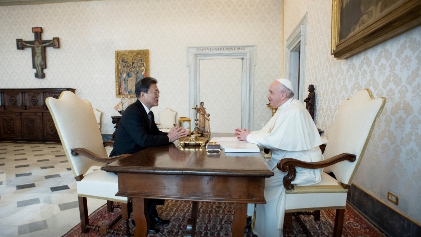 لقاء الرئيس الكوري الجنوبي مع بابا الفاتيكان