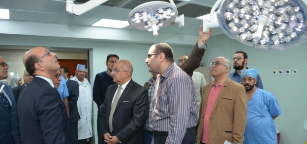 رئيس جامعة أسيوط يفتتح جناح عمليات الأنف و الأذن و الحنجرة بالمستشفى الجامعي