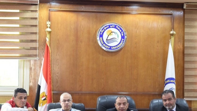 رئيس جامعة بني سويف يترأس اللجنة العليا للانتخابات