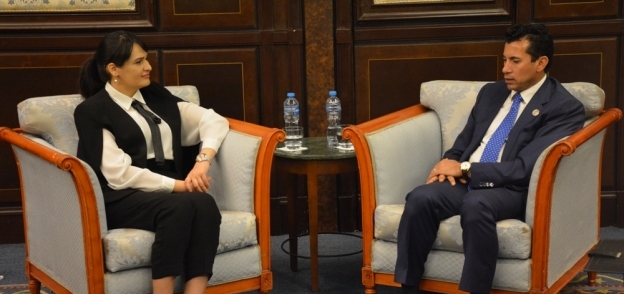 "صبحي" يلتقي وزيرة الشباب التونسية