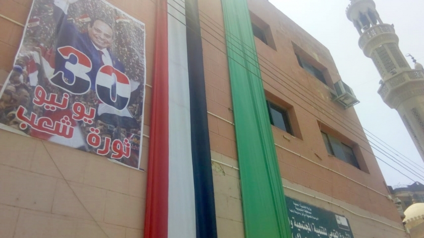 رفع علم مصر على المباني في ذكرى 30 يونيو