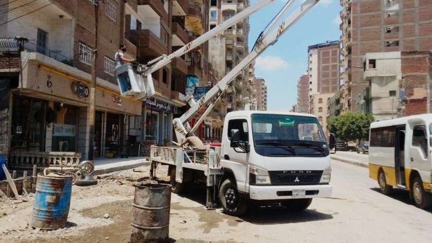 حملات لنظافة ورفع كفاءة الشوارع والإنارة العامة في كفر الشيخ