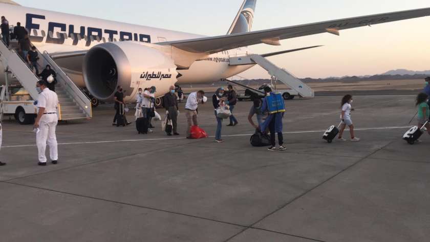مطار مرسي يستقبل طائرة قادمة من ابو ظبي