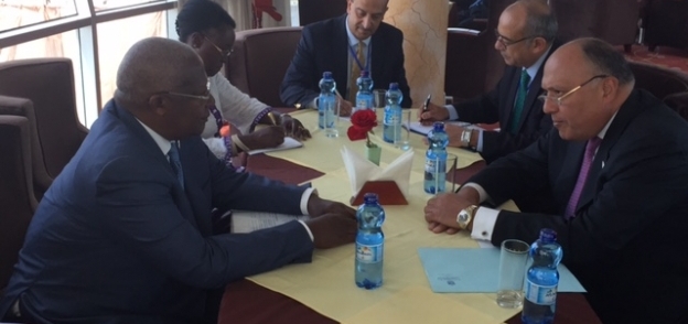 وزير الخارجية يبحث التعاون الثنائي والقضايا الإقليمية والدولية مع نظيره الأوغندي